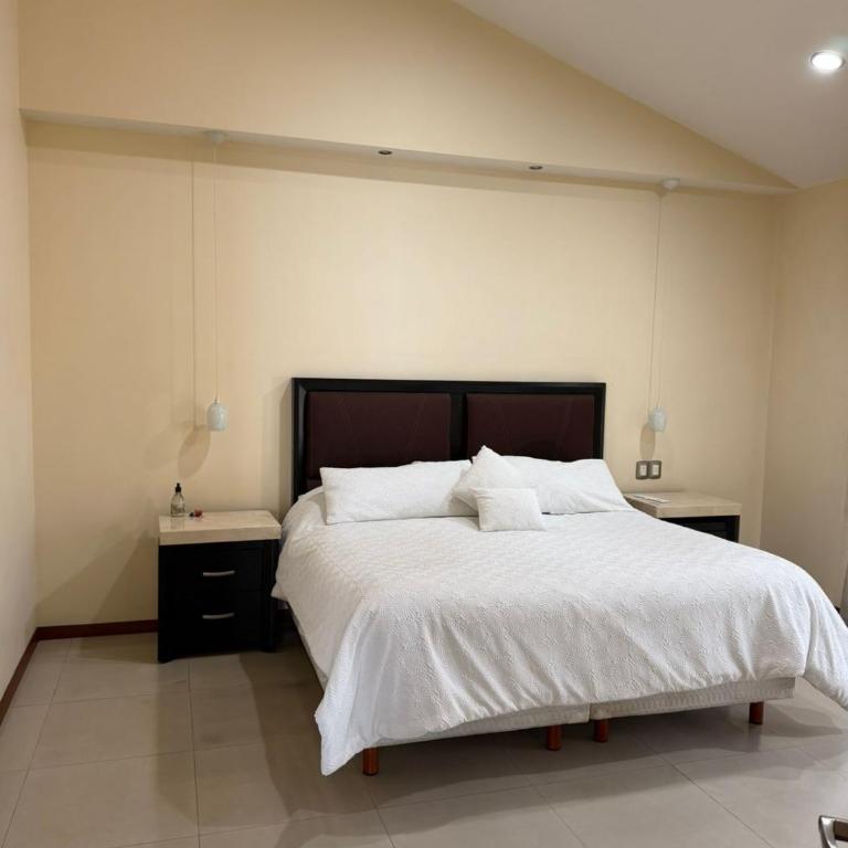 Casa a 10 min del estadio - Four-Bedroom House - 7