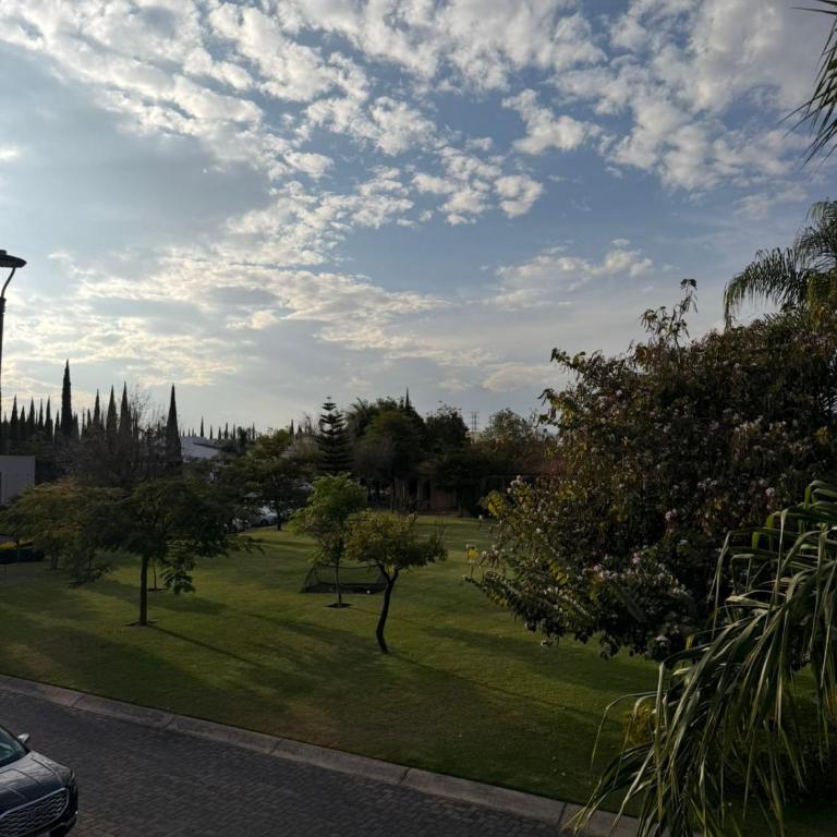 Casa a 10 min del estadio - Four-Bedroom House - 13