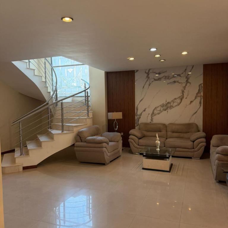 Casa a 10 min del estadio - Four-Bedroom House - 15