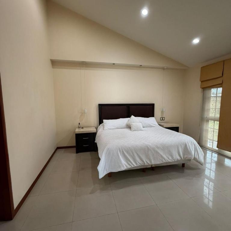 Casa a 10 min del estadio - Four-Bedroom House - 18