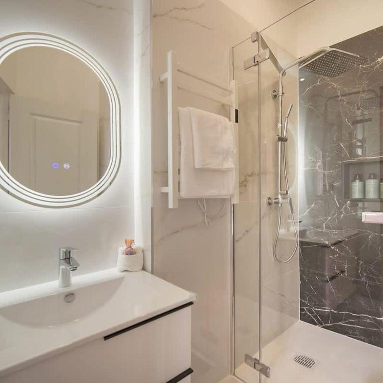 Emily 2 bedrooms 2 baths near Palais - Apartment - 5