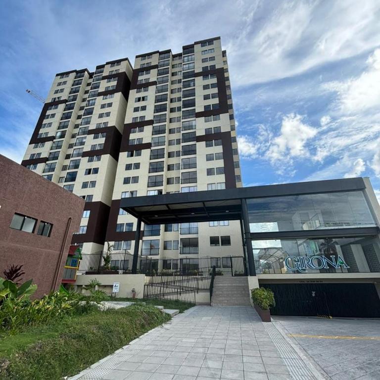 Apto Premium Ibagué lujoso, moderno y bien ubicado - Three-Bedroom Apartment - 3