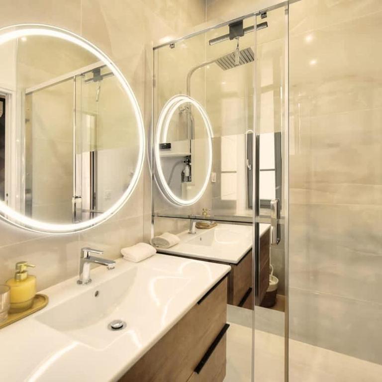 Marigold - 2 Bed 2 bath - AC - 8 min from Palais - Appartement 2 Chambres avec Balcon - 16
