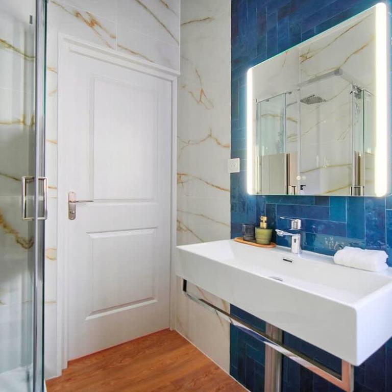 Marigold - 2 Bed 2 bath - AC - 8 min from Palais - Appartement 2 Chambres avec Balcon - 22