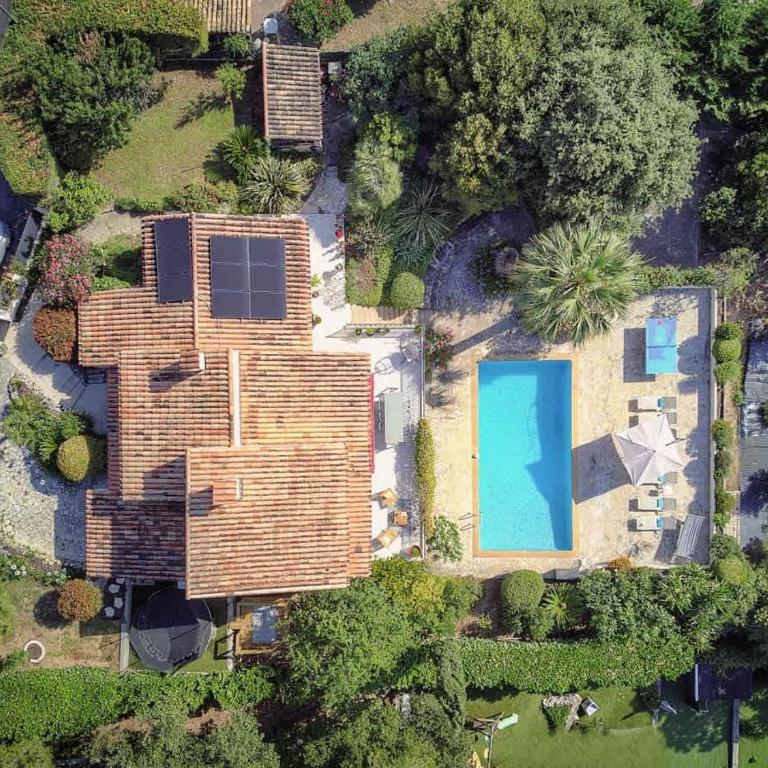 Luxury Getaway - Modern Villa with pool and AC - Villa - 12