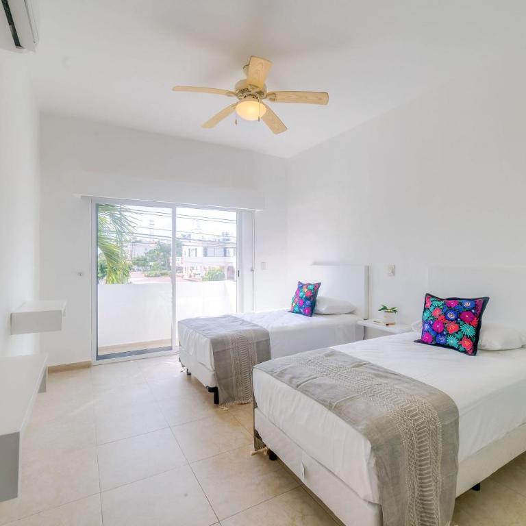 Ideal Group Getaway 4 blocks to the Beach & Pool - Apartment - 24