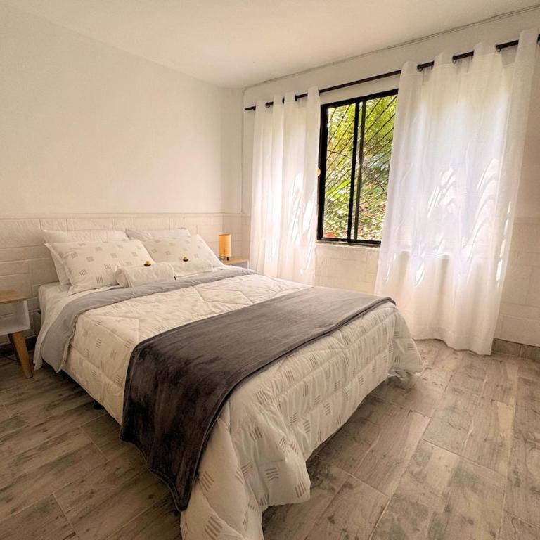 Casa Alba, El Poblado - Three-Bedroom Apartment - 1