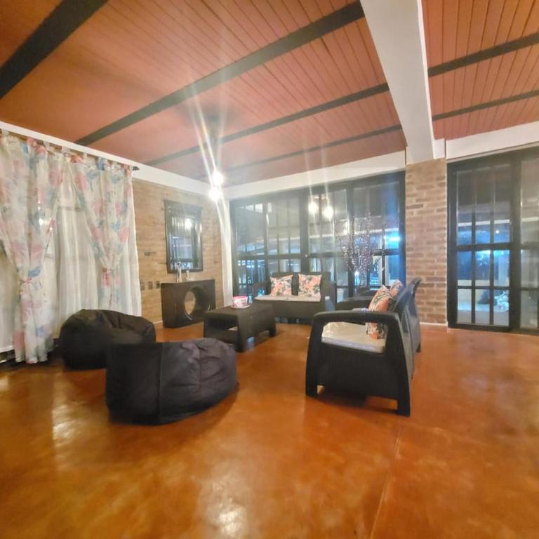 Tu Escapada Ideal con Río Privado - Three-Bedroom House - 2