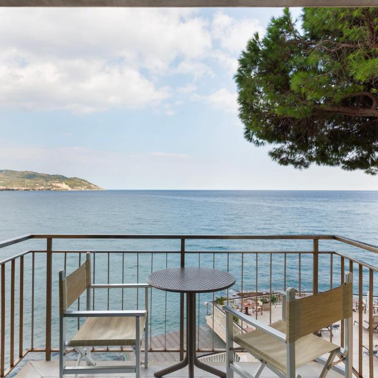Hotel Arc En Ciel - Camera Tripla con Vista Mare - 8