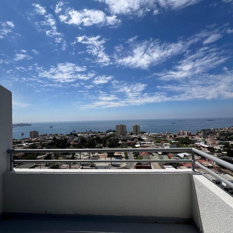 Vista al mar a pasos de la USM Valparaíso - Three-Bedroom Apartment - 4