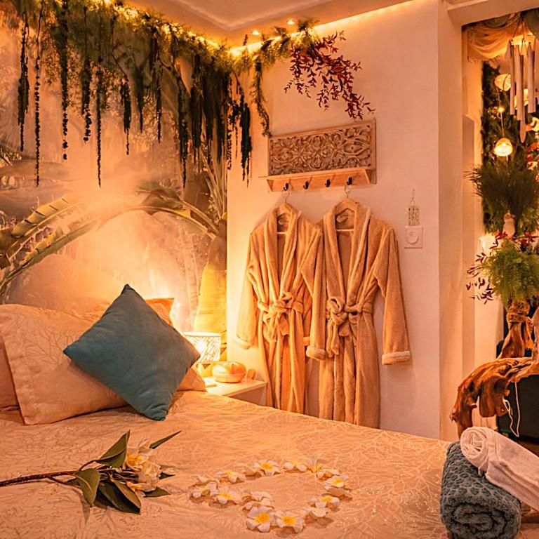 Jungle Spa - Cocon tropical et romantique avec balnéo en plein coeur de Pézenas ! - Appartement 1 Chambre - 5