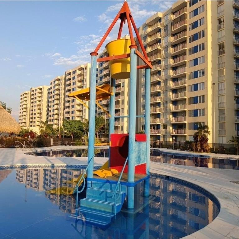 Hermoso apartamento familiar en Ricaurte - Three-Bedroom Apartment with Balcony - 32