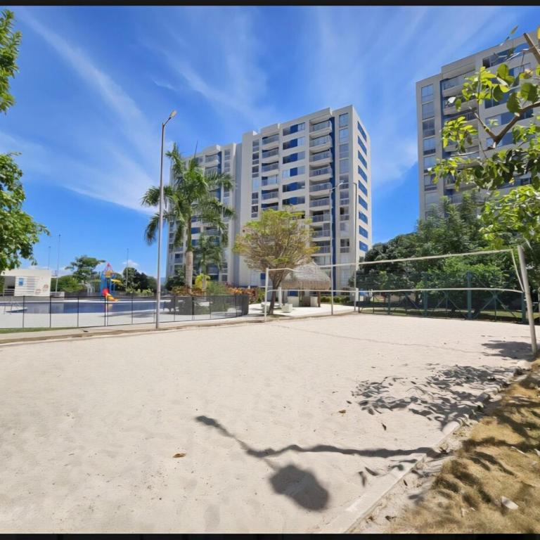 Hermoso apartamento familiar en Ricaurte - Three-Bedroom Apartment with Balcony - 36