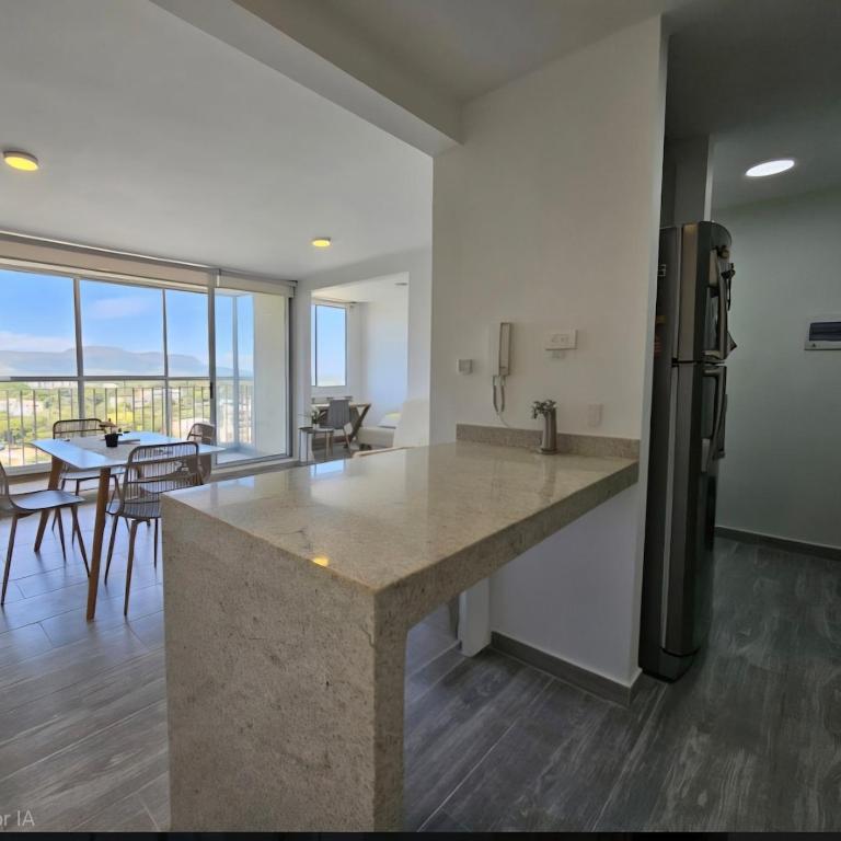 Hermoso apartamento familiar en Ricaurte - Three-Bedroom Apartment with Balcony - 7
