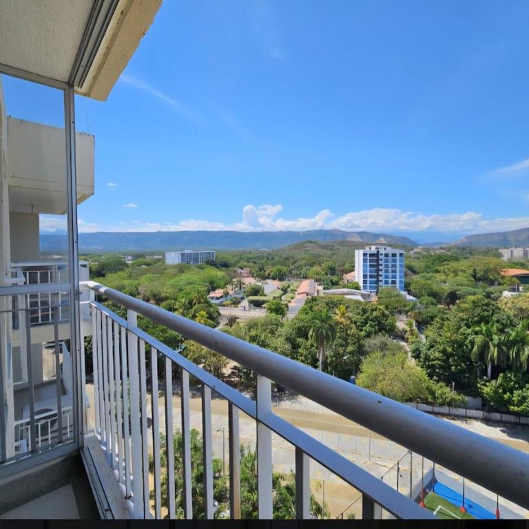 Hermoso apartamento familiar en Ricaurte - Three-Bedroom Apartment with Balcony - 29