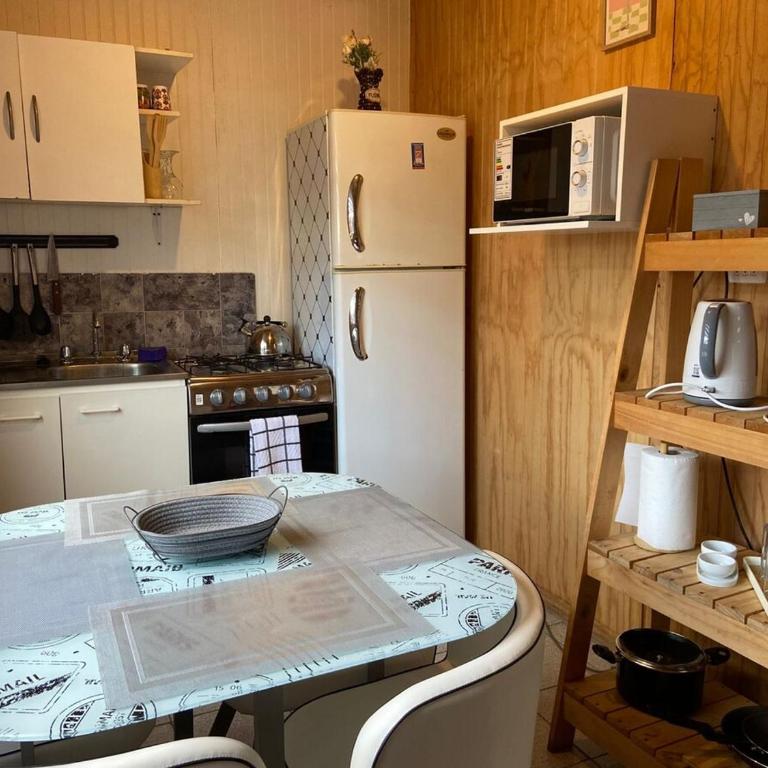 Cabaña Acogedora a Pasos del Mall con Estacionamiento - Two-Bedroom House - 3