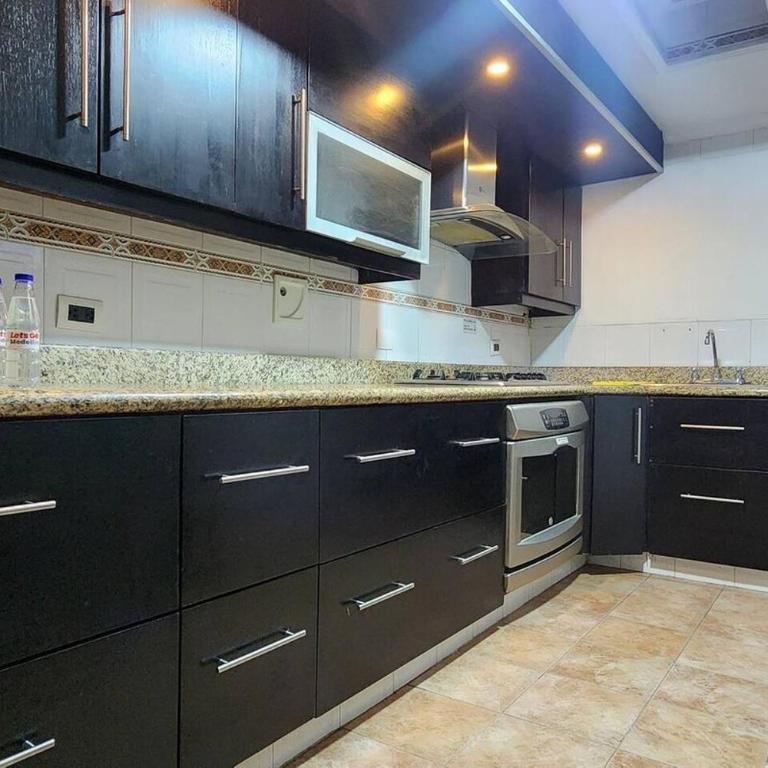 Alojamiento en Medellín con piscina y jacuzzi privados - VIC by Lets Go - Five-Bedroom House - 5