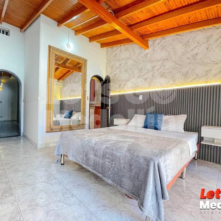 Alojamiento en Medellín con piscina y jacuzzi privados - VIC by Lets Go - Five-Bedroom House - 9