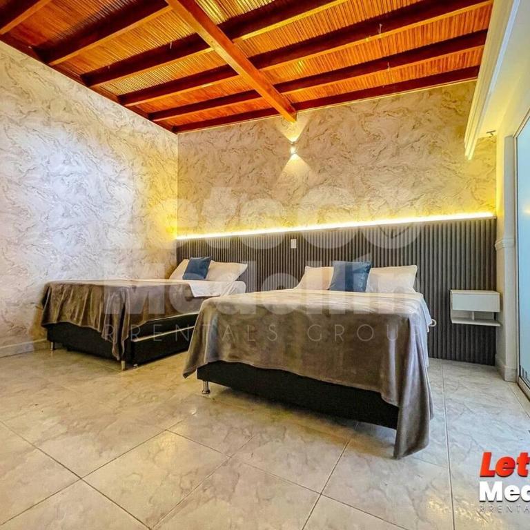Alojamiento en Medellín con piscina y jacuzzi privados - VIC by Lets Go - Five-Bedroom House - 10