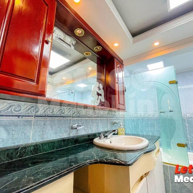 Alojamiento en Medellín con piscina y jacuzzi privados - VIC by Lets Go - Five-Bedroom House - 46