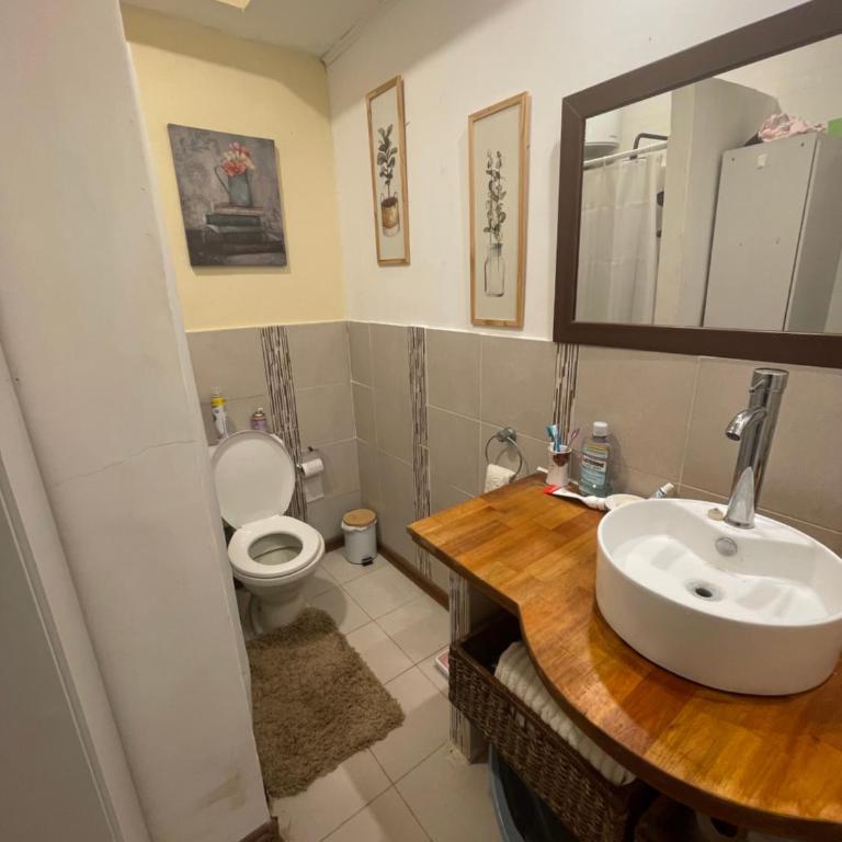 Hermosa casa de un dormitorio a seis cuadras de la playa - Two-Bedroom House - 4