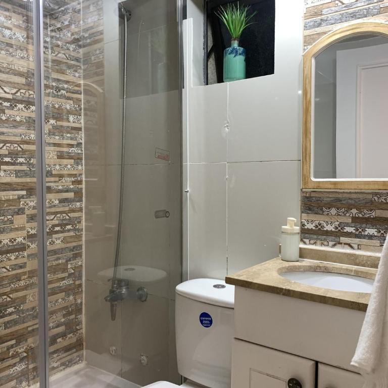 Cómodo departamento frente a Mall Parque Arauco - Two-Bedroom Apartment with City View - 6