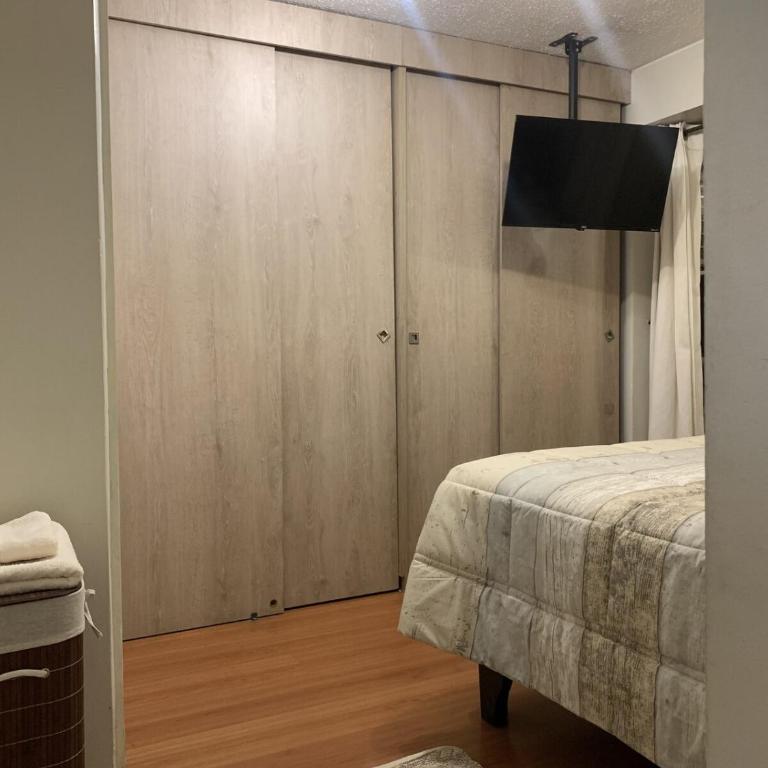 Cómodo departamento frente a Mall Parque Arauco - Two-Bedroom Apartment with City View - 5