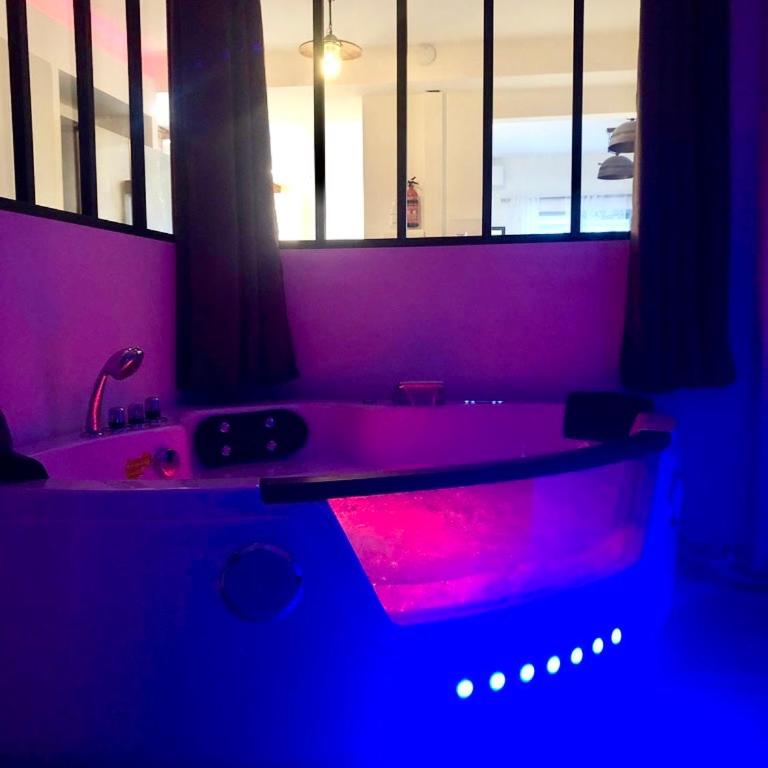 Loft jacuzzi à 8 min des Grands Buffets et du centre-ville - Appartamento Loft con 2 Camere da Letto - 3