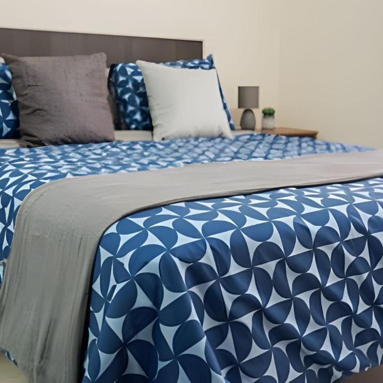 Modern Apartment with Terrace | Steps from Movistar Arena & Barrio Universitario | Up to 4 Guests - One-Bedroom Apartment with Balcony - 5
