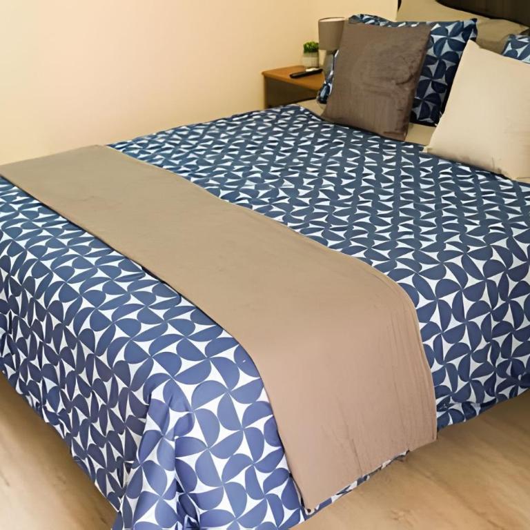 Modern Apartment with Terrace | Steps from Movistar Arena & Barrio Universitario | Up to 4 Guests - One-Bedroom Apartment with Balcony - 8