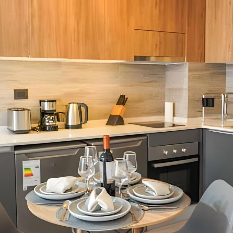 Modern Apartment with Terrace | Steps from Movistar Arena & Barrio Universitario | Up to 4 Guests - One-Bedroom Apartment with Balcony - 18