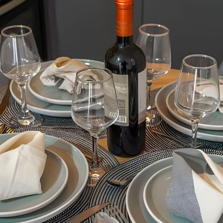 Modern Apartment with Terrace | Steps from Movistar Arena & Barrio Universitario | Up to 4 Guests - One-Bedroom Apartment with Balcony - 24