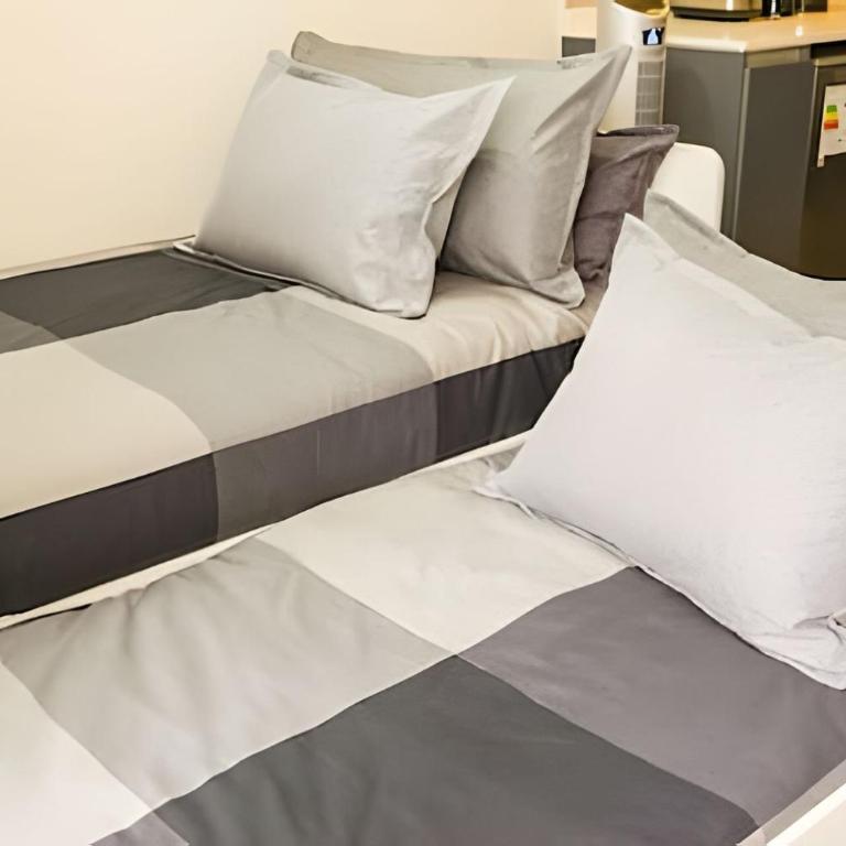 Modern Apartment with Terrace | Steps from Movistar Arena & Barrio Universitario | Up to 4 Guests - One-Bedroom Apartment with Balcony - 14