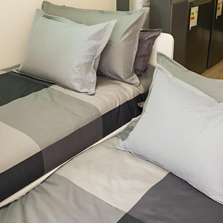 Modern Apartment with Terrace | Steps from Movistar Arena & Barrio Universitario | Up to 4 Guests - One-Bedroom Apartment with Balcony - 16