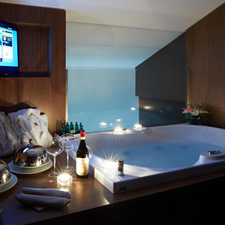 Hotel The Building - Junior Suite con Vasca Idromassaggio - Su 2 Livelli - 1