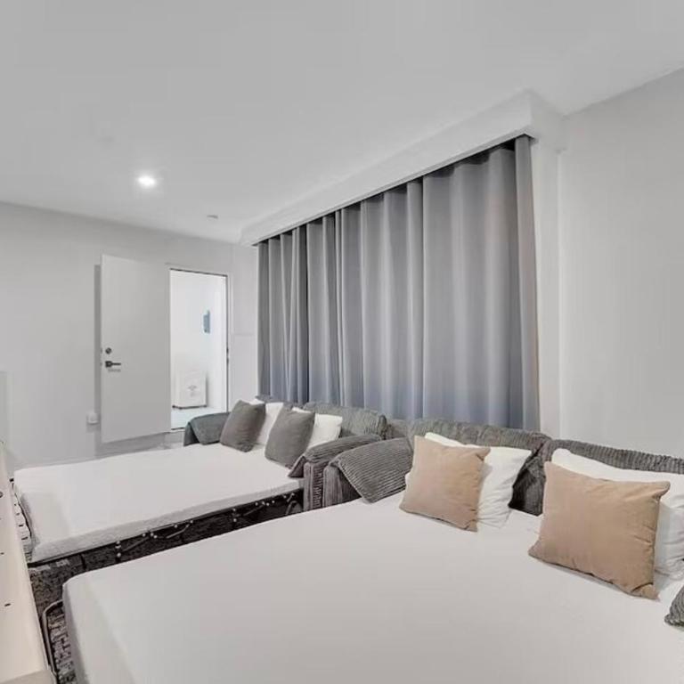 Modern Retreat in the Heart of Hollywood - Apartment - 8