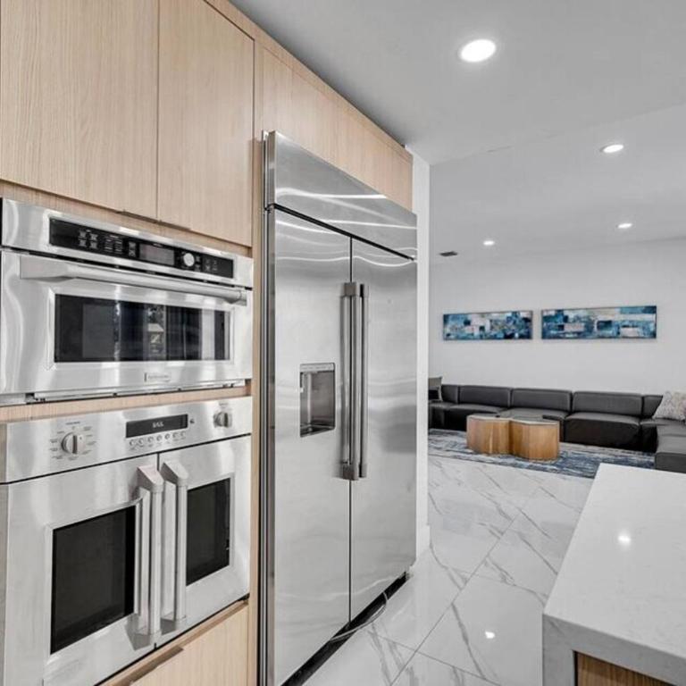 Modern Retreat in the Heart of Hollywood - Apartment - 18