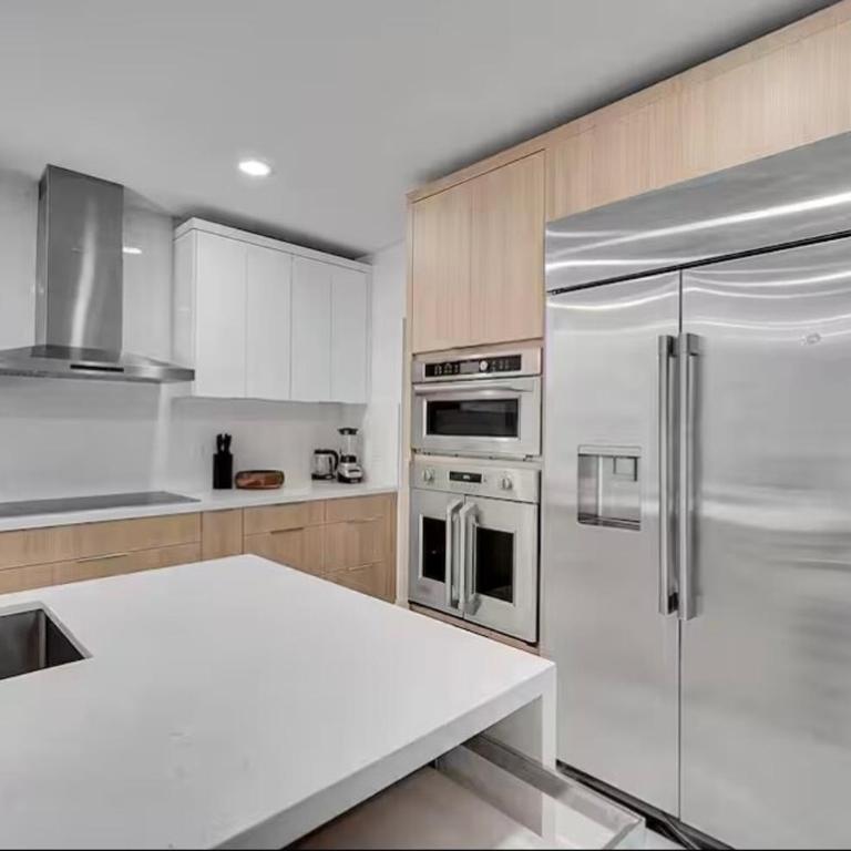 Modern Retreat in the Heart of Hollywood - Apartment - 19