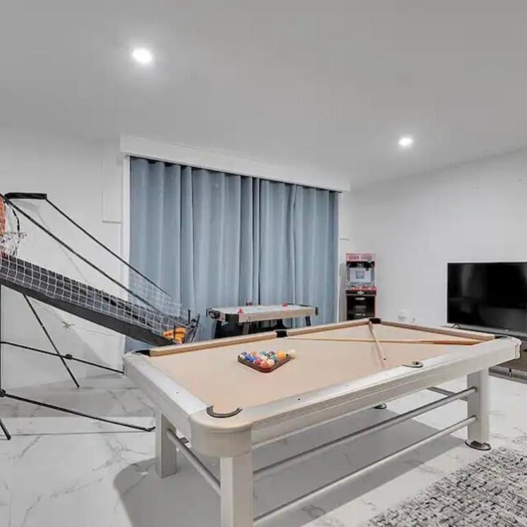 Modern Retreat in the Heart of Hollywood - Apartment - 25
