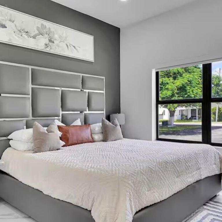 Modern Retreat in the Heart of Hollywood - Apartment - 29