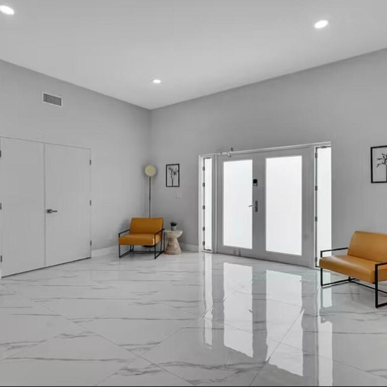 Modern Retreat in the Heart of Hollywood - Apartment - 38