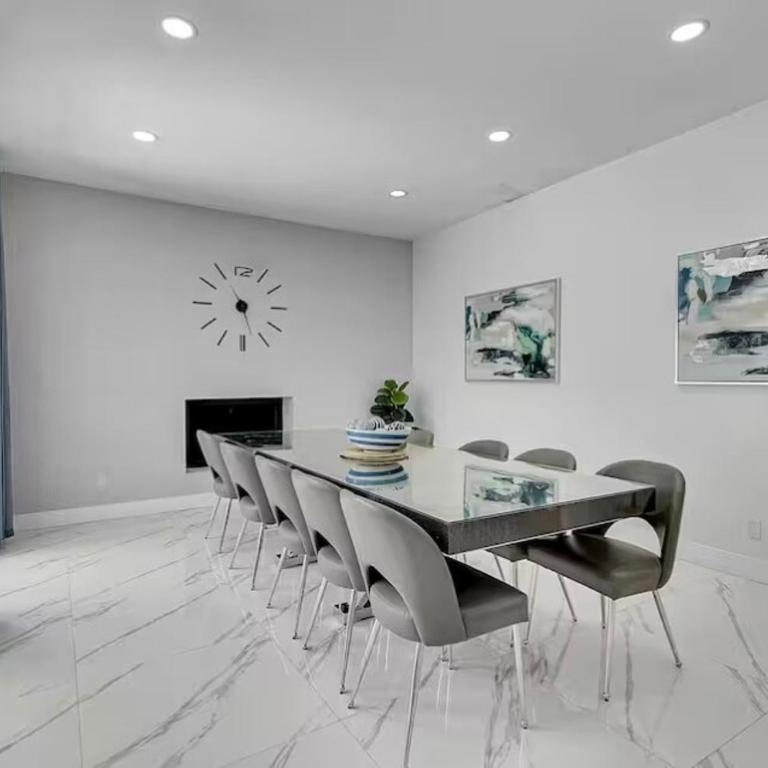 Modern Retreat in the Heart of Hollywood - Apartment - 42