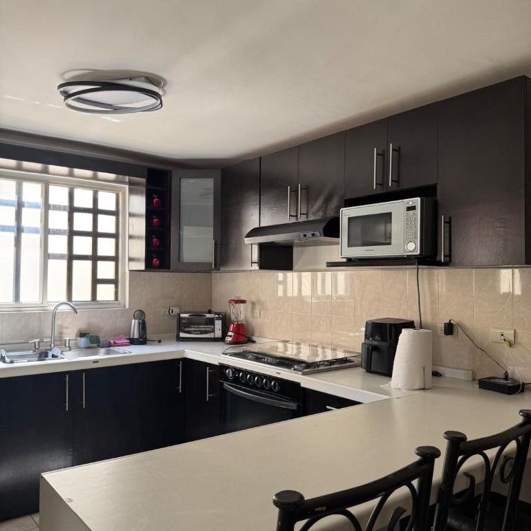 House for 6 with patio, BBQ grill & parking - Three-Bedroom House - 16