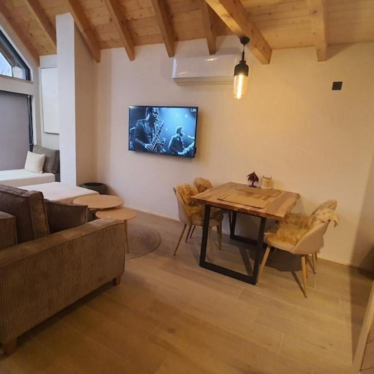 Hazel House - One-Bedroom House - 13