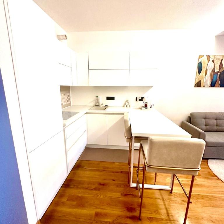 Colle dei Pini Apartment near Vatican - Two-Bedroom Apartment - 19