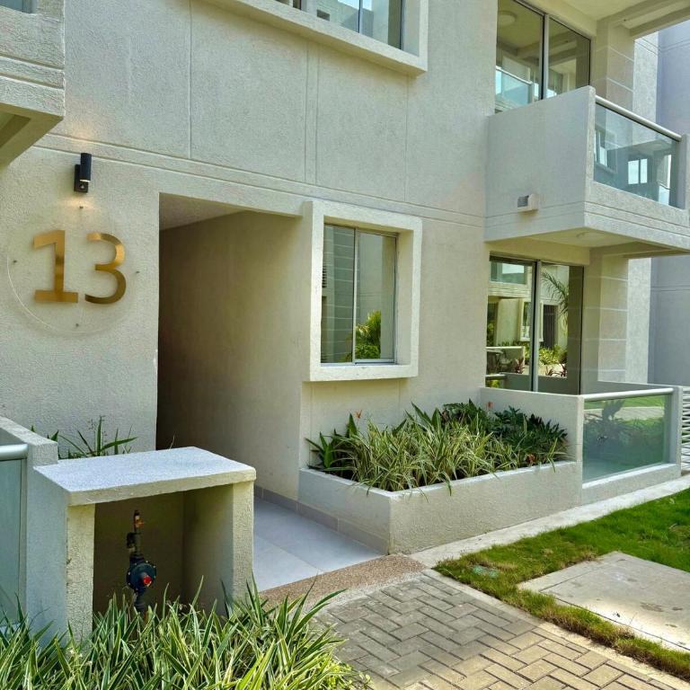 A pasos de playa privada Serena del Mar Cartagena - Three-Bedroom Apartment - 10