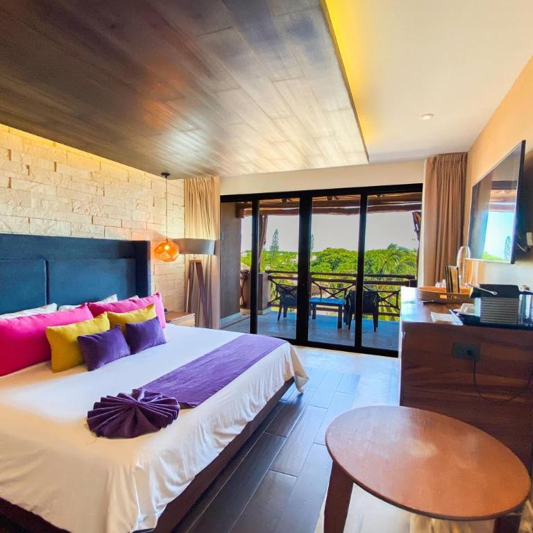 Esplendor by Wyndham Isla Mujeres All Inclusive - Junior King Suite with Balcony - Non-Smoking - 6