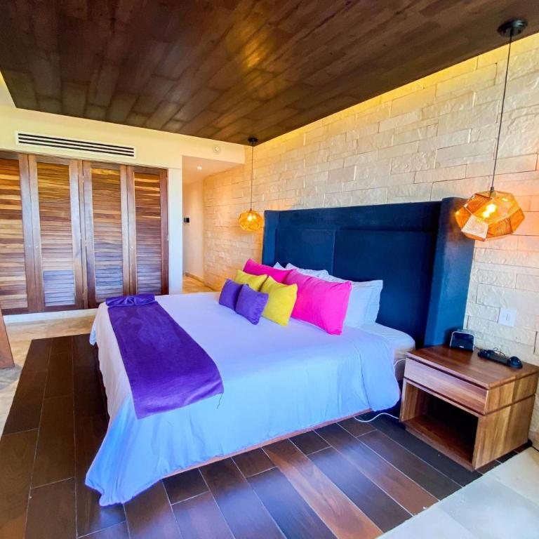 Esplendor by Wyndham Isla Mujeres All Inclusive - Junior King Suite with Terrace - Non-Smoking - 1