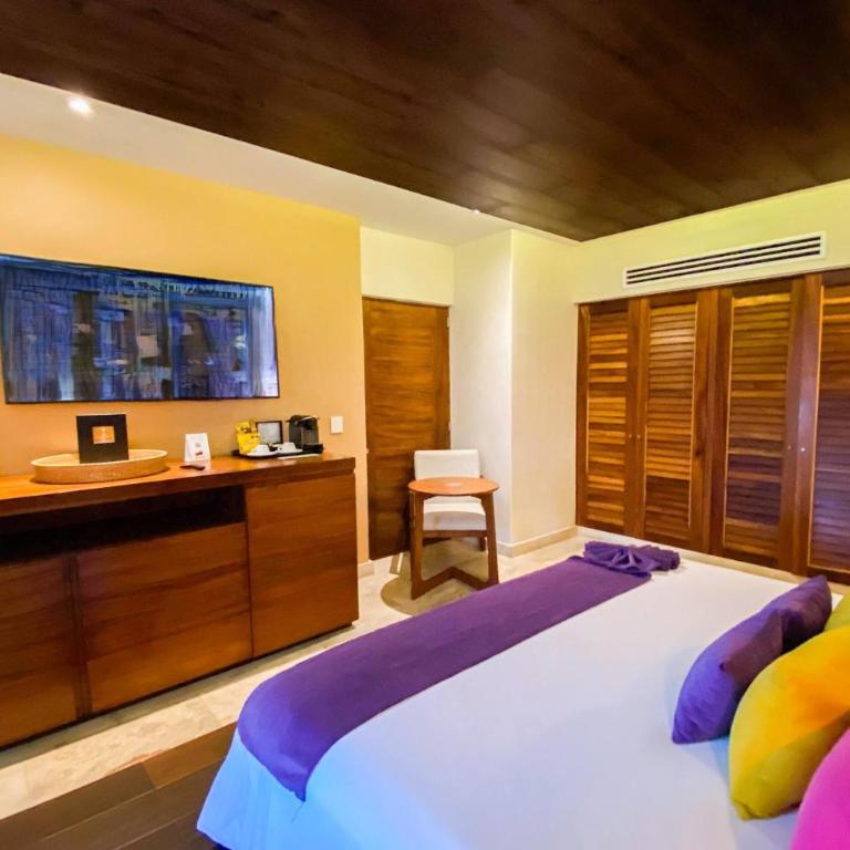 Esplendor by Wyndham Isla Mujeres All Inclusive - Junior King Suite with Terrace - Non-Smoking - 2