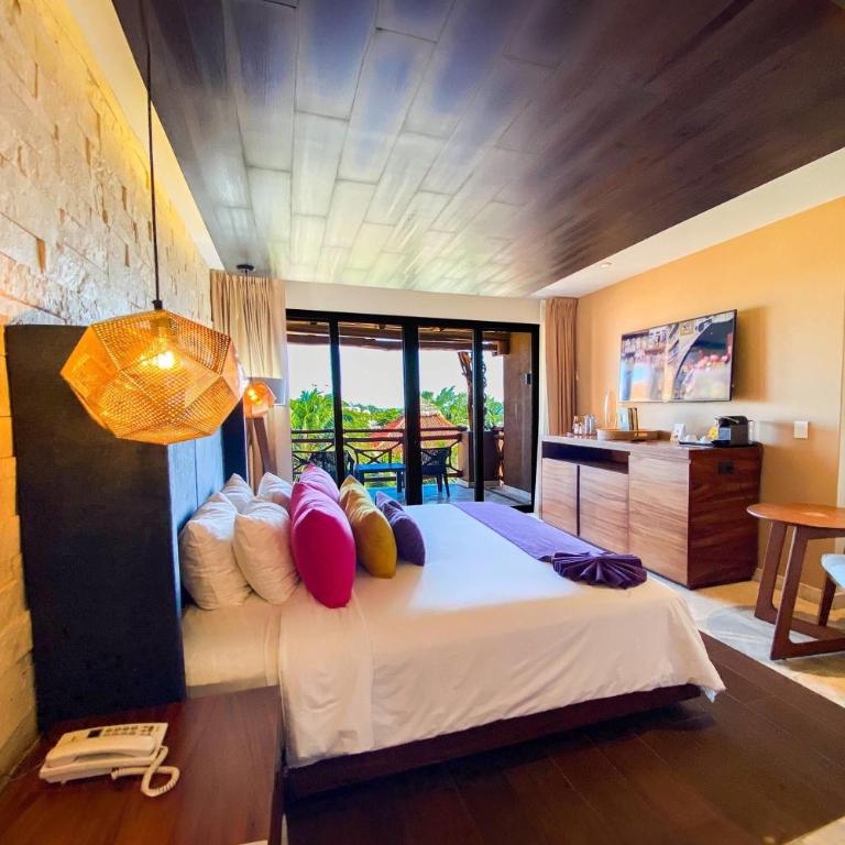 Esplendor by Wyndham Isla Mujeres All Inclusive - Junior King Suite with Balcony - Non-Smoking - 13